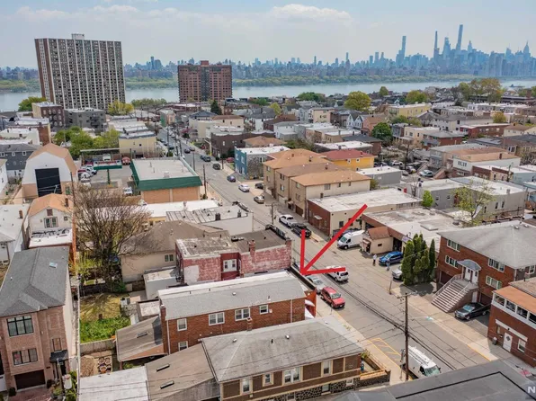 251 Main St, Cliffside Park, NJ 07010