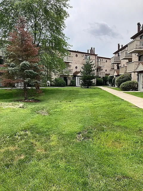 442 E Osage Ln — Photo 2