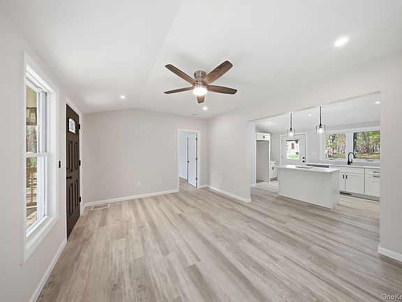 4th image of 24 Farmingdale Lane