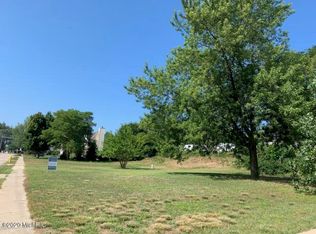 390 Upton Dr, Saint Joseph, MI 49085