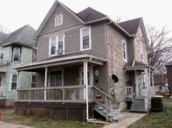 7 E Iroquois St, Freeport, IL 61032