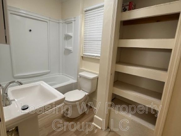 3rd image of 1319 Payne Ave