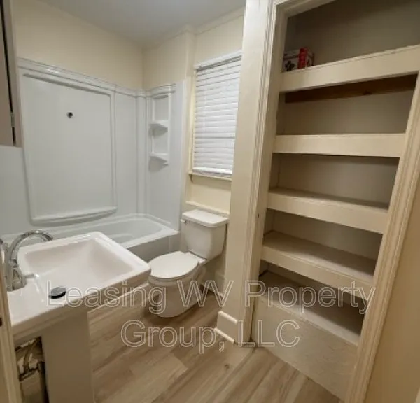 1319 Payne Ave — Photo 3