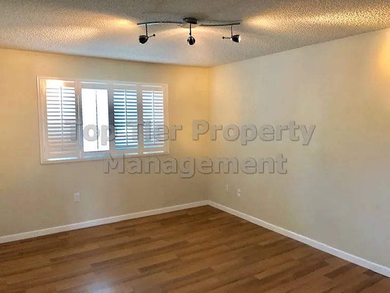 1803 Chinquapin Ct #F — Photo 6