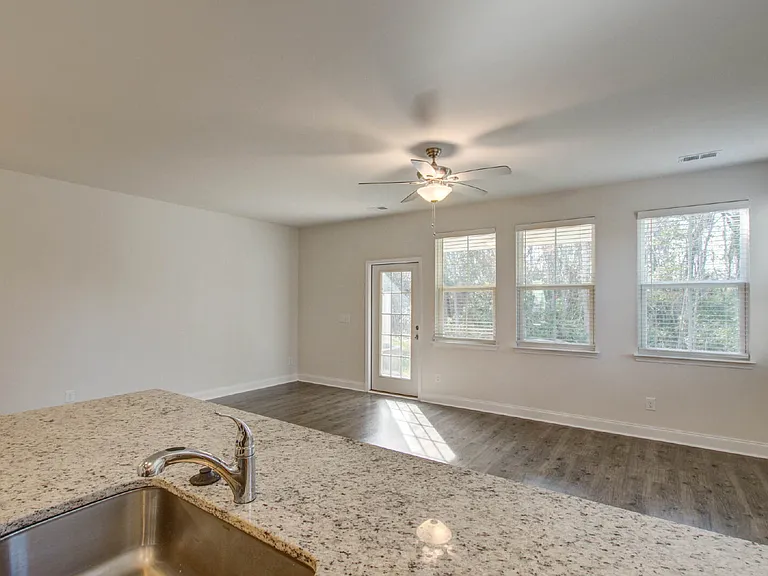 7821 Montview Rd — Photo 8