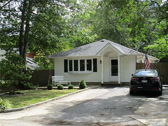 2nd image of 32 Beatrice Dr