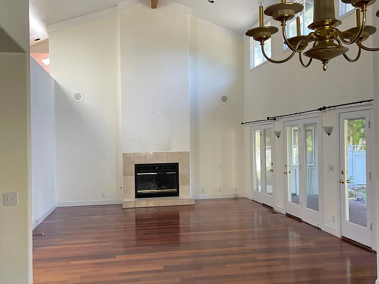 25375 Markham Ln — Photo 3