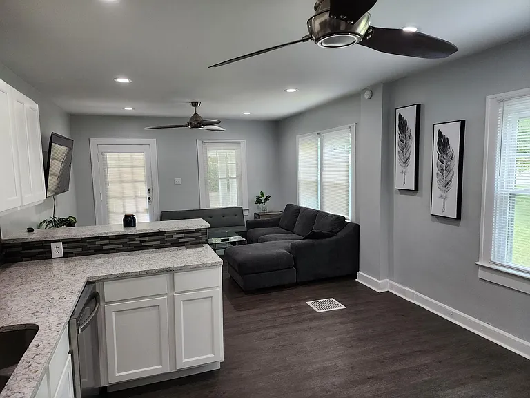 4651 Hinesley Ave — Photo 3