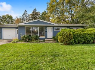 16411 W Des Plaines Dr, Libertyville, IL 60048