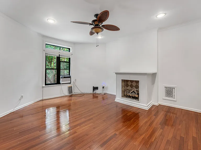 574A Macon St #1FR — Photo 8