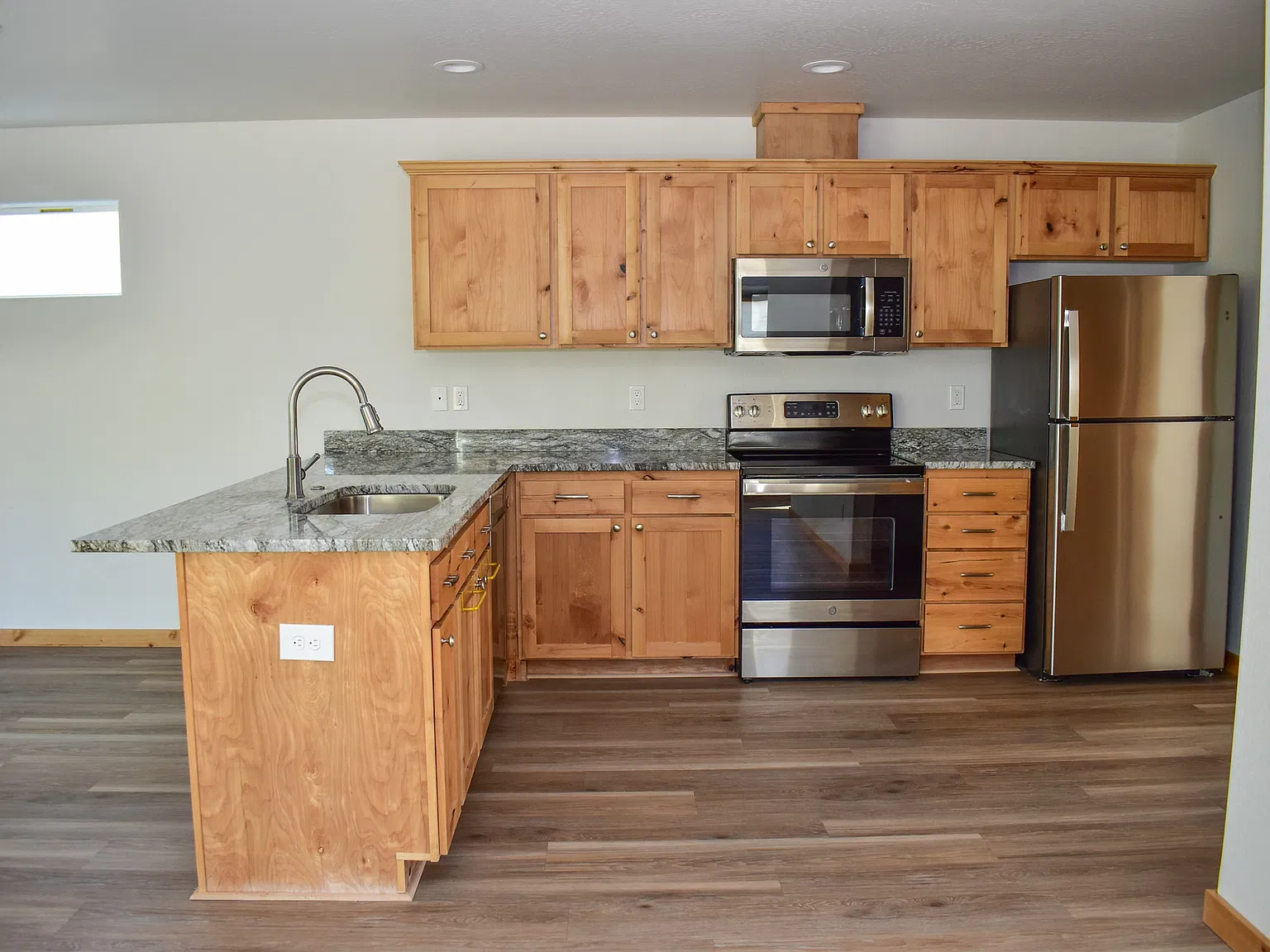 2 bed, 1550 sqft, $1,995 — Photo 3