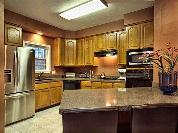 4th image of 20 Shady Grove Ln