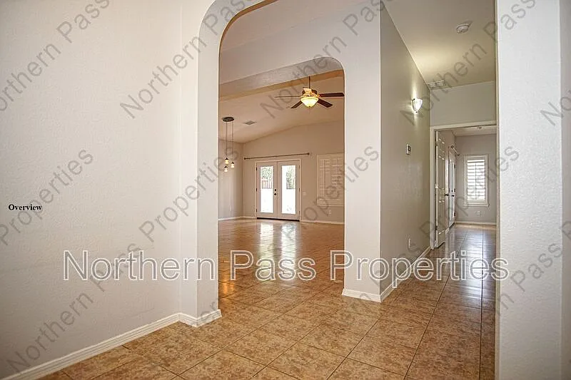 3 bed, 2.0 bath, 1593 sqft, $1,925 — Photo 2