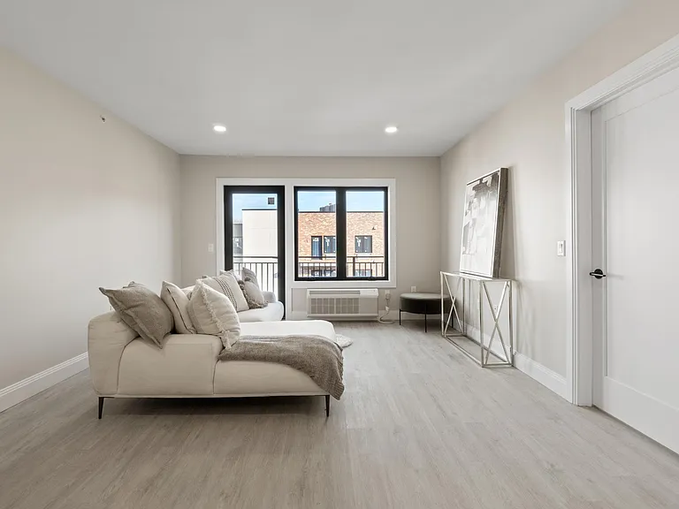 1600 54th St #401 — Photo 14