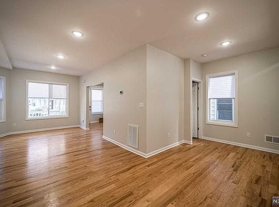 4th image of 82 N 16th St
