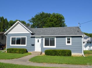 1055 Allen Ave, Garner, IA 50438