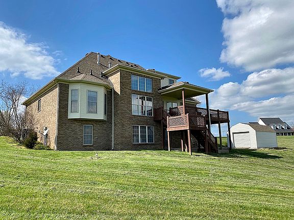 4th image of 1140 Lakeside Dr