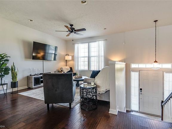 5th image of 974 Croghan Way