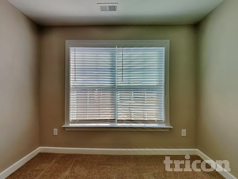 685 Century Dr — Photo 14