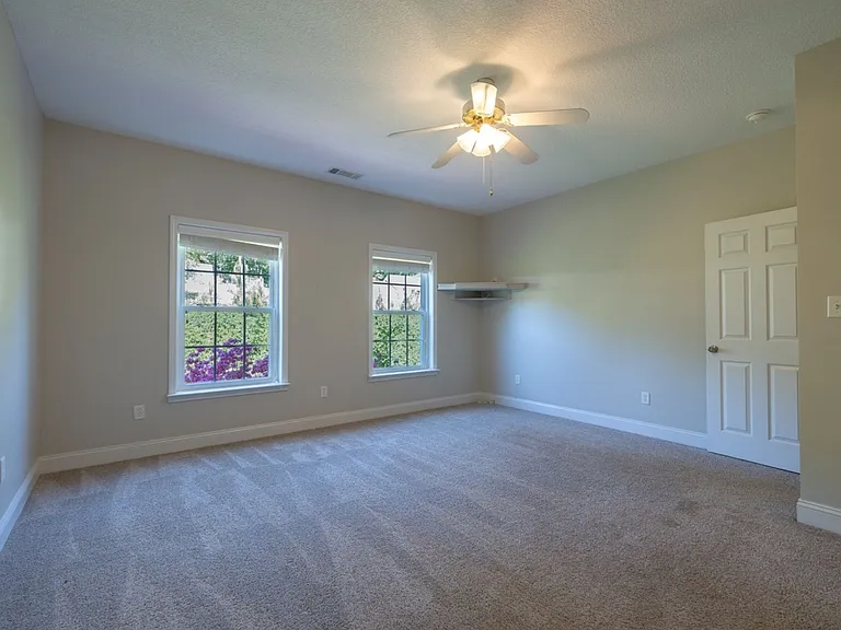 131 Eric Dr — Photo 5