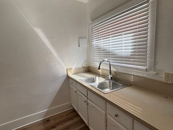 5th image of 711 E 4th St APT 16
