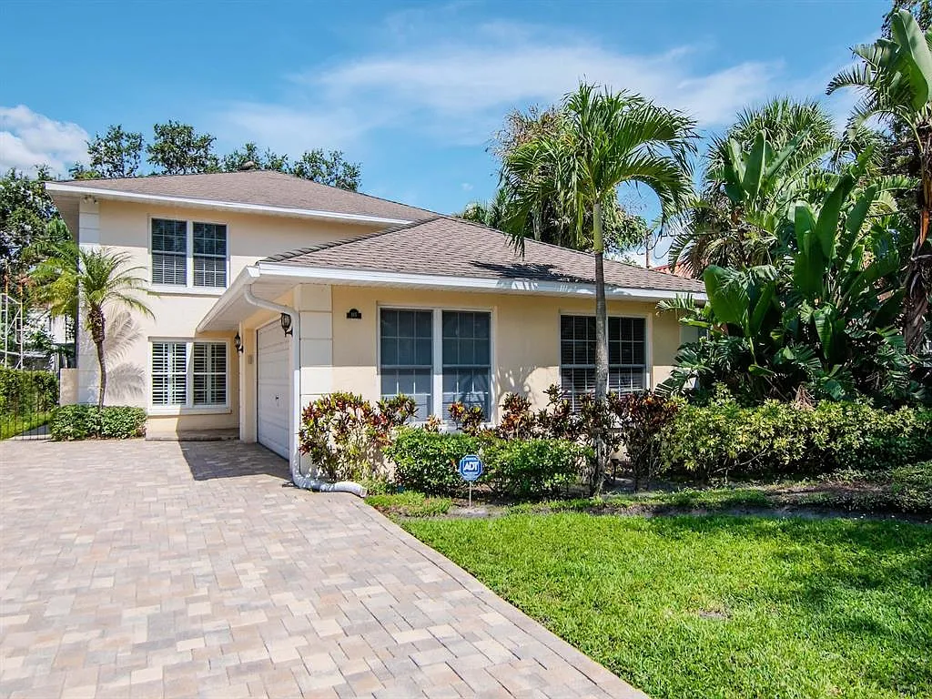 4 bed, 3.0 bath, 2736 sqft, $7,900 — Photo 4