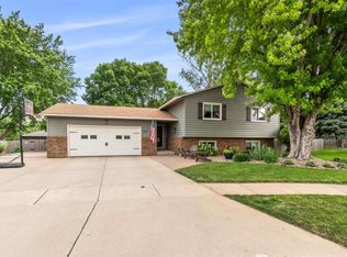 1201 S Dunham Cir, Sioux Falls, SD 57106