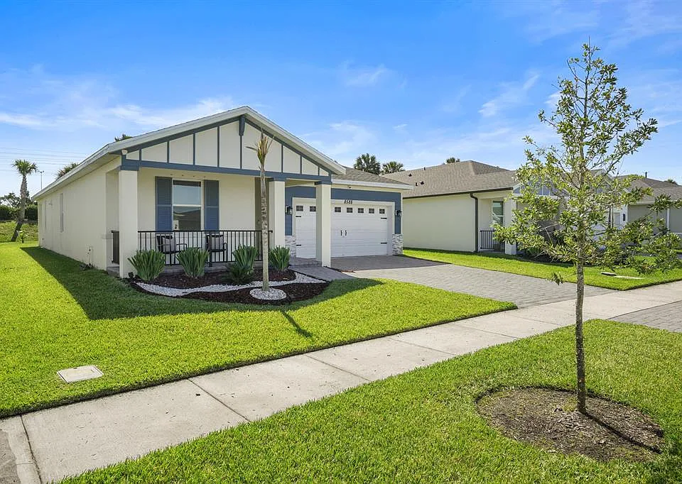 8588 Dahlia Cir