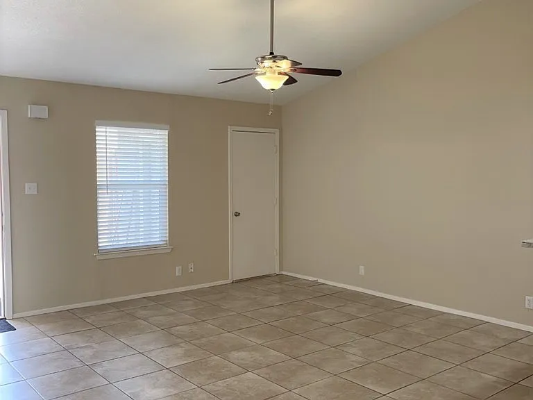 117 N Glenwood Dr #D — Photo 4