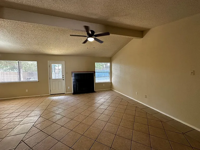 12207 Shropshire Blvd — Photo 5