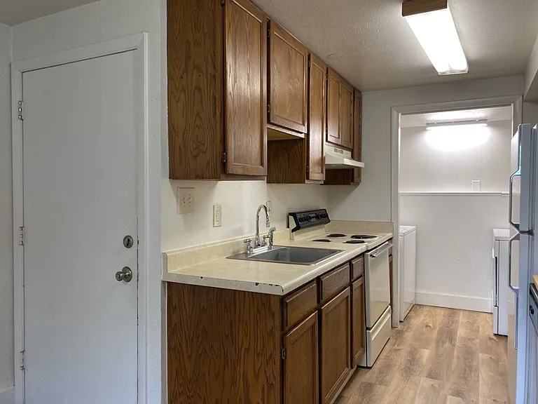 524 N Frey Ave #B — Photo 13
