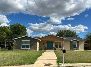 1263 Royal Bend Dr, Eagle Pass, TX 78852