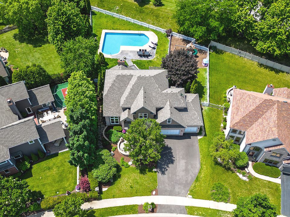 2nd image of 245 Alderwood Ln
