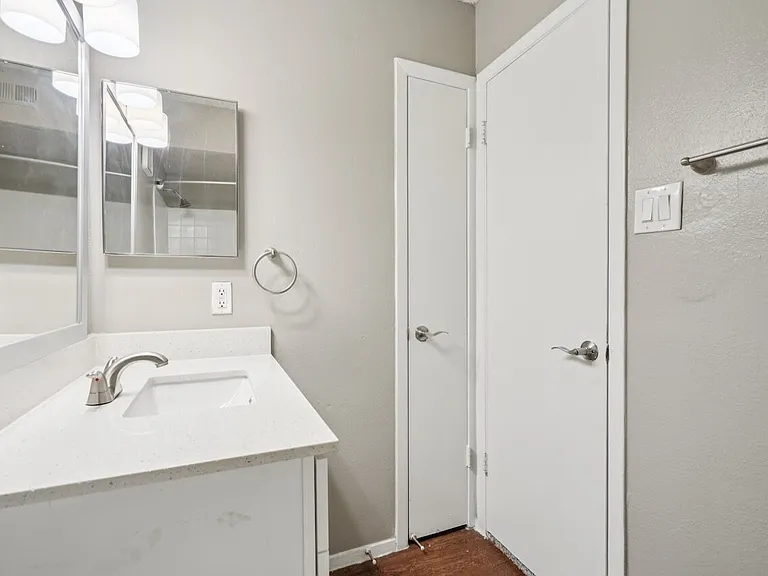 Sagamore Apartments — Photo 16
