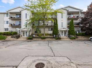 400 Sturdy Rd APT B3, Valparaiso, IN 46383