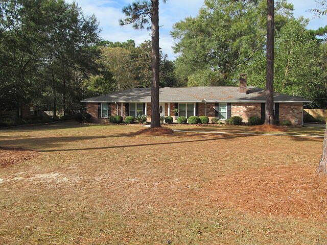 1st image of 19 Country Club Ln