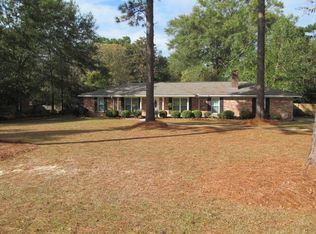19 Country Club Ln, Hattiesburg, MS 39402