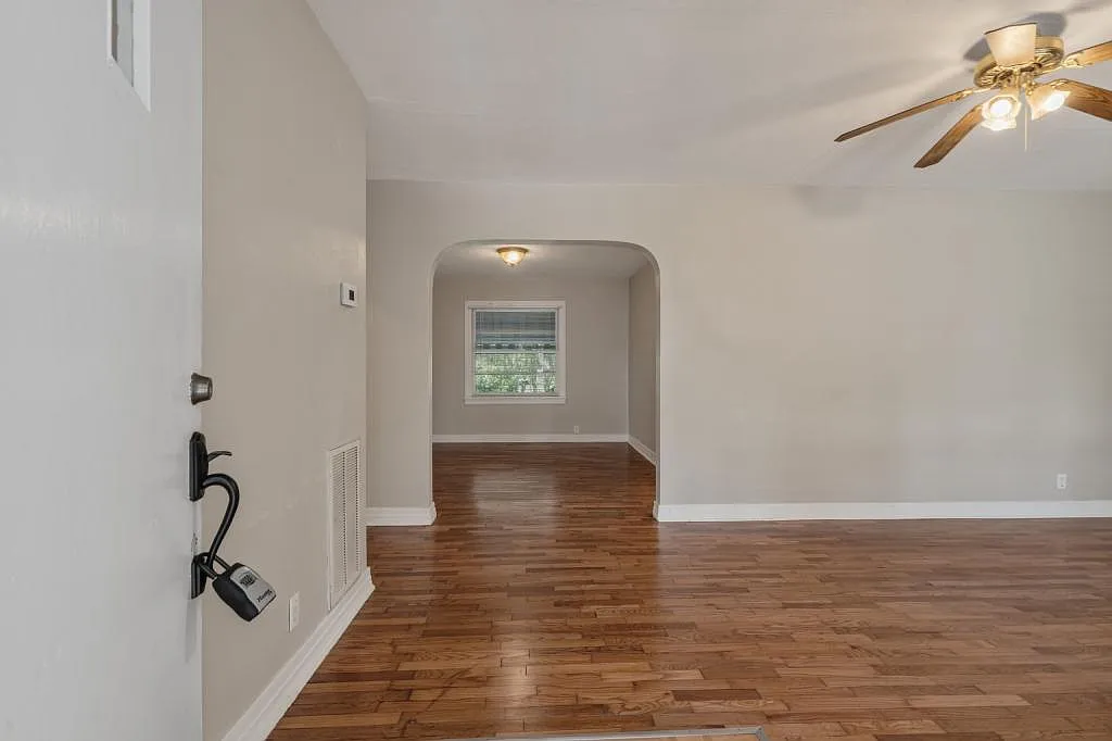 102 Chitwood St — Photo 4