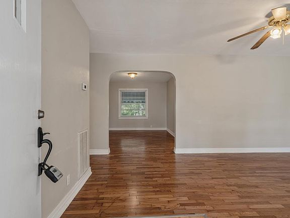 4th image of 102 Chitwood St