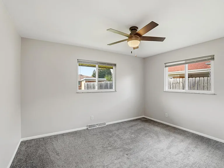 5159 Grosse Point Pkwy — Photo 17