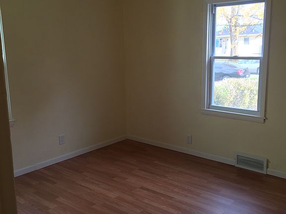 5th image of 332 Paxton Ave
