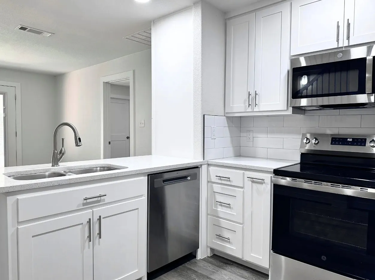 3 bed, 2.5 bath, 1470 sqft, $1,800 — Photo 4
