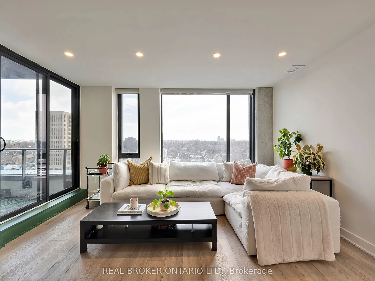 2 bed, $3,200 — Photo 4