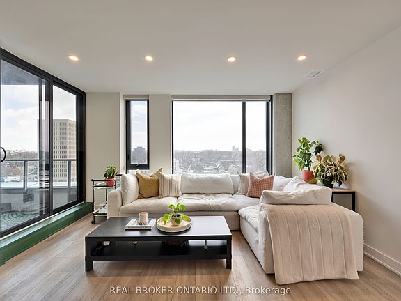 4th image of 203 Catherine St #703