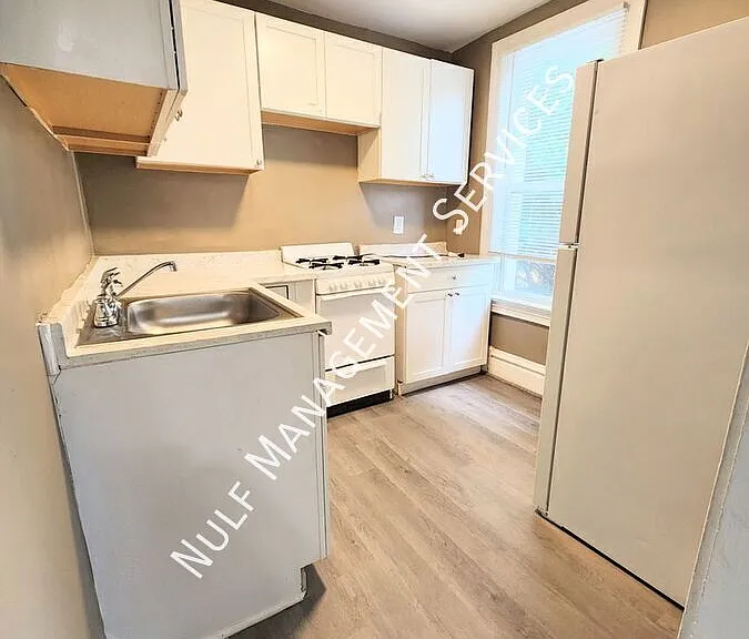 1210 Maple Ave #1 — Photo 2