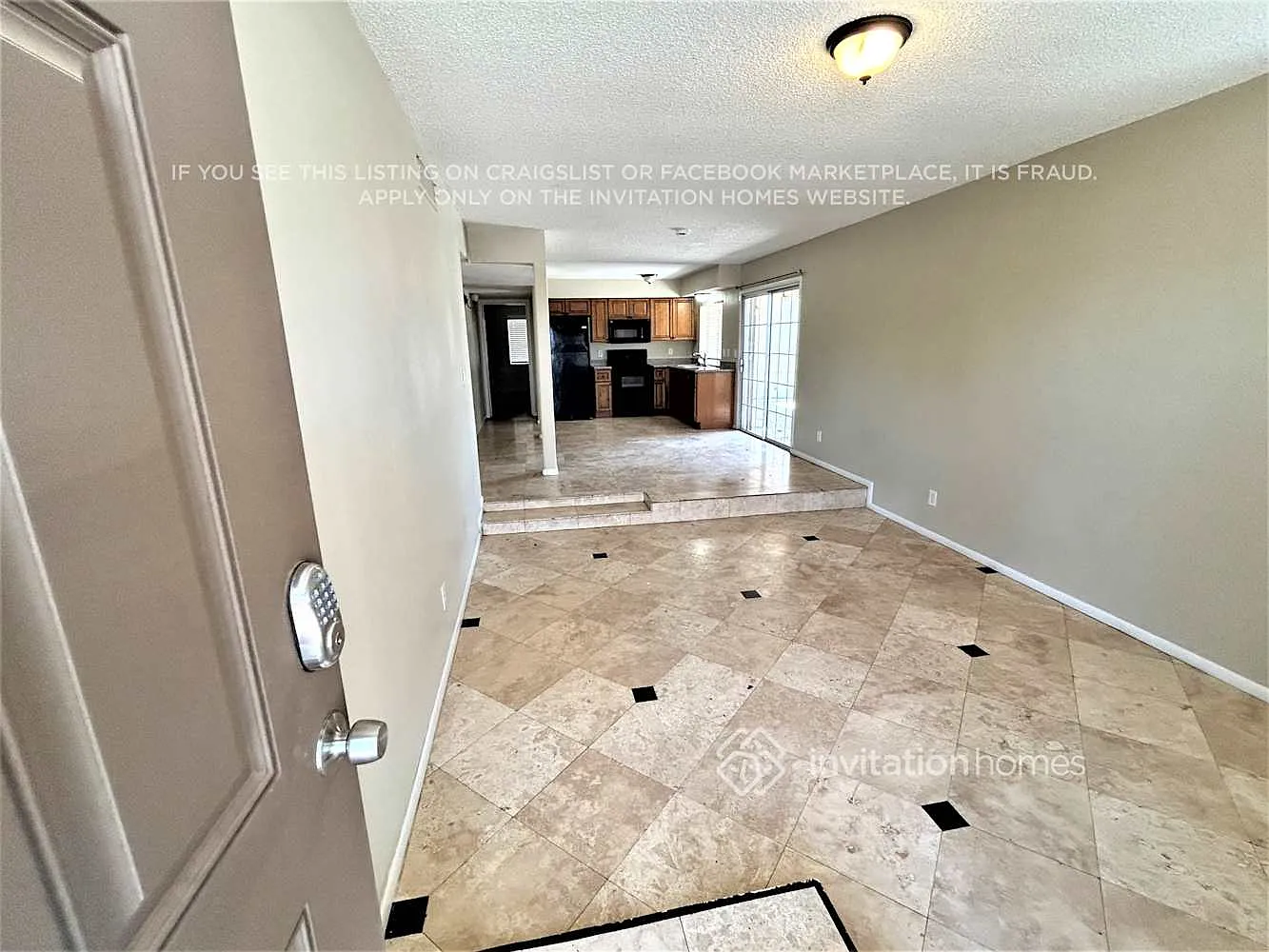 4319 N 79th Dr Phoenix, AZ 85033 — Photo 3