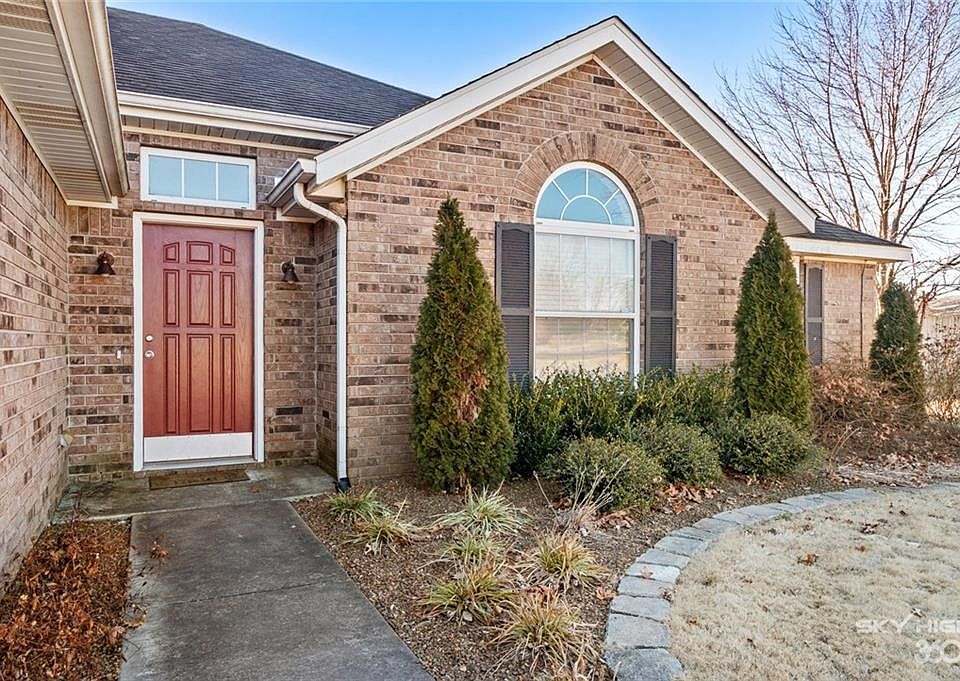 1st image of 601 Weston Cir