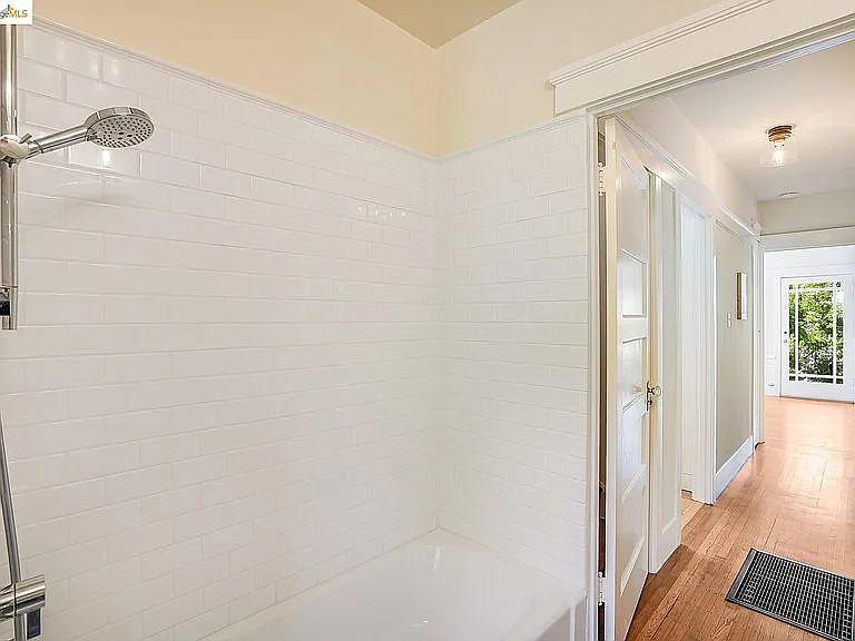 2520 Hearst Ave — Photo 7