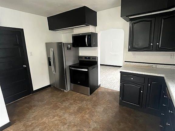 4th image of 221 Fuller Street