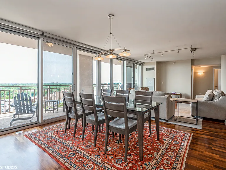 807 Davis St #1501 — Photo 3